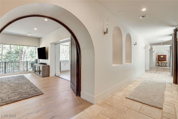 Interior, Recessed Lighting, Wood Texture Flooring