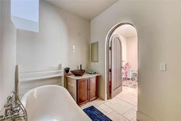 Bathroom, Free Standing Baths, Interior