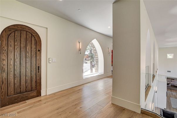 Interior, Recessed Lighting, Wood Texture Flooring