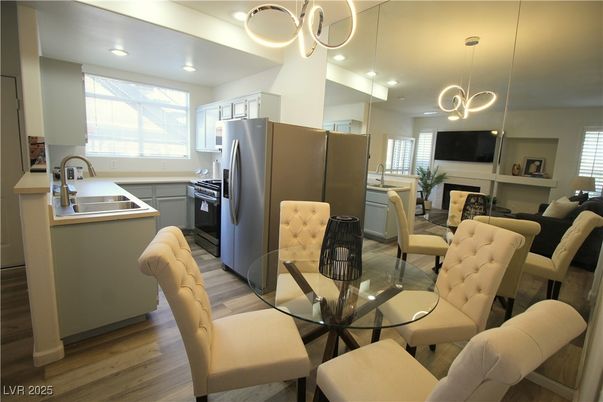 Dining room, Interior, Kitchen, Pendant Lights, Recessed Lighting, Wood Texture Flooring