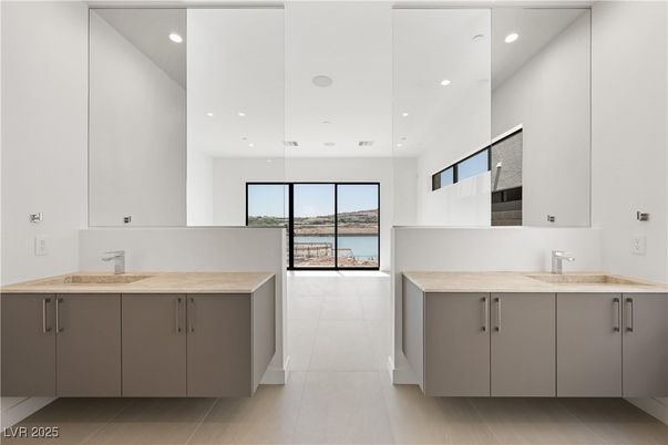Bathroom, Interior, Pendant Lights, Recessed Lighting, Water