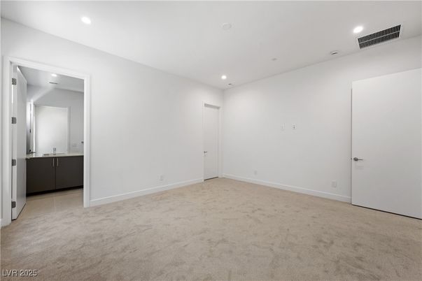 Empty room, Interior, Recessed Lighting