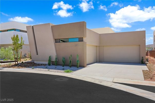 Attached, Exterior, Facade, Modern