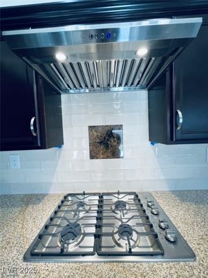 Fireplace, Interior, Kitchen, Recessed Lighting
