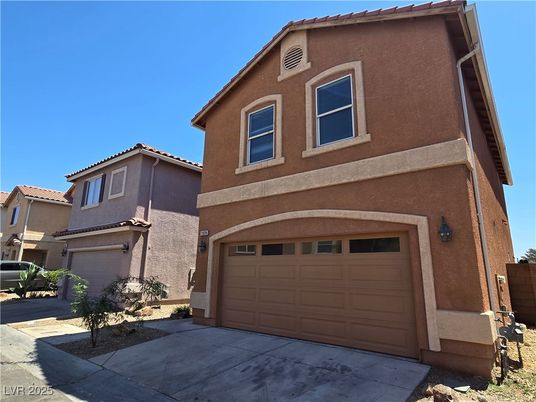 Attached, Exterior, Facade, Mediterranean