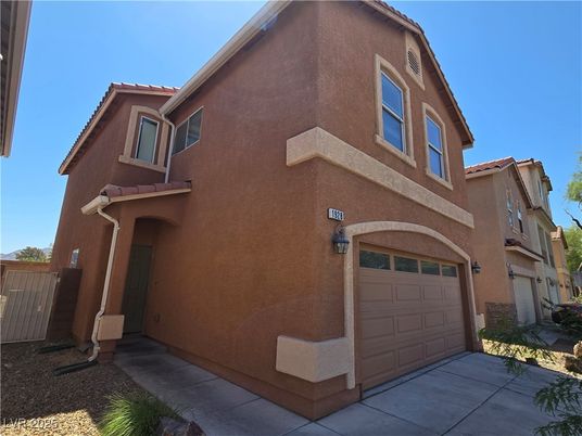 Attached, Exterior, Facade, Mediterranean