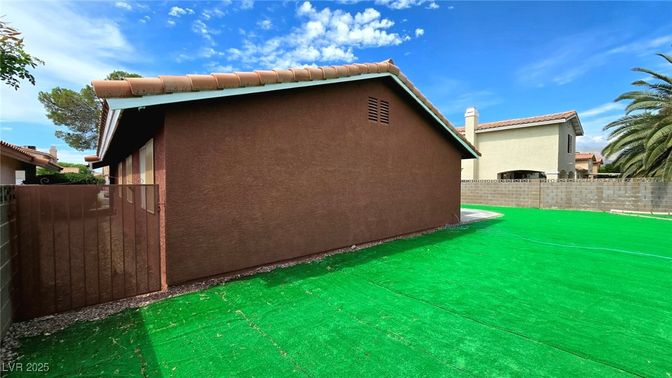 Backyard, Exterior