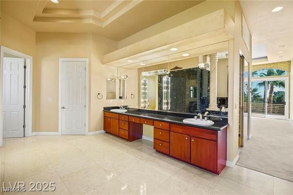 Bathroom, Dual Sink Vanities, Interior, Recessed Lighting