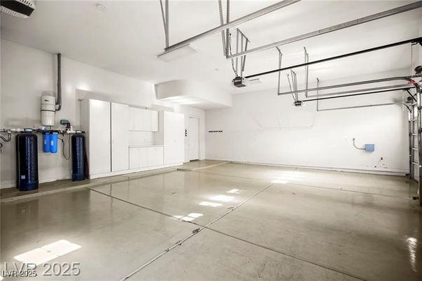 Garage, Interior