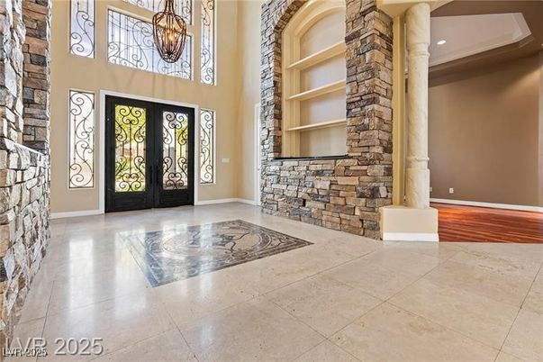 Interior, Pendant Lights, Recessed Lighting, Wood Texture Flooring