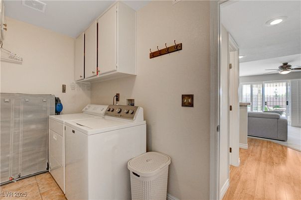 Interior, Recessed Lighting, Washer, Wood Texture Flooring