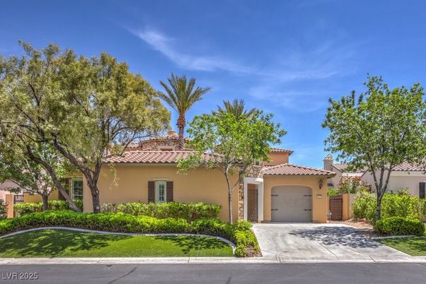 Attached, Exterior, Facade, Mediterranean