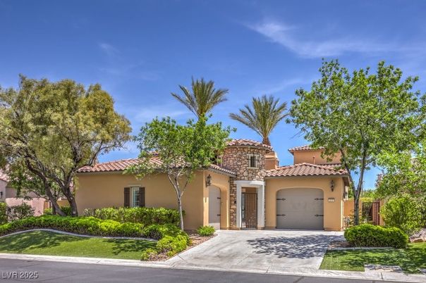 Attached, Exterior, Facade, Mediterranean