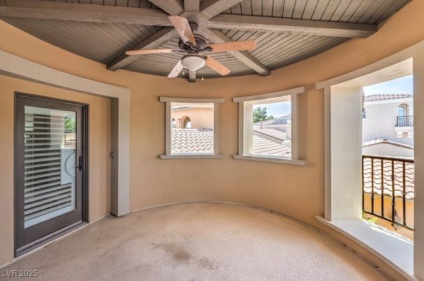 Empty room, Interior, Wooden Beams, Wooden Ceilings