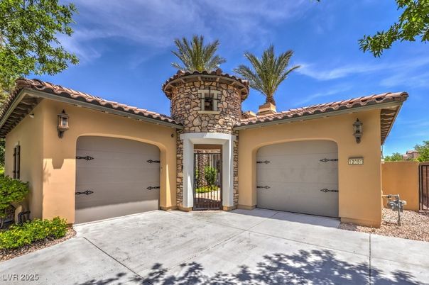 Attached, Exterior, Facade, Mediterranean