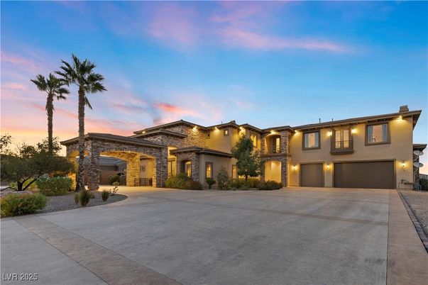 Attached, Exterior, Facade, Mediterranean