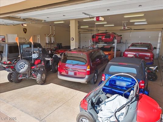 Garage, Interior