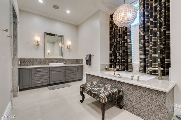 Bathroom, Dual Sink Vanities, Interior, Recessed Lighting