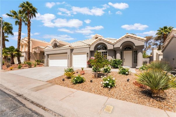 Attached, Exterior, Facade, Mediterranean