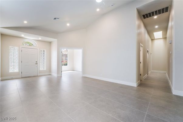 Empty room, Interior, Recessed Lighting