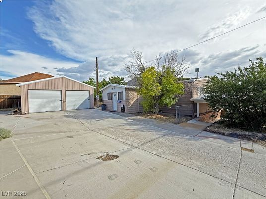 Detached Garage, Exterior