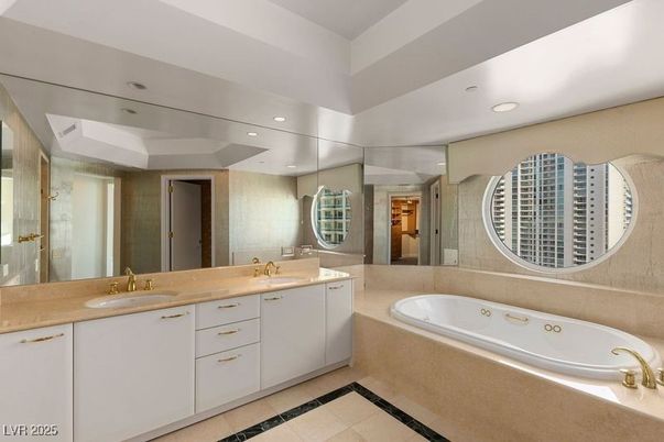 Bathroom, Dual Sink Vanities, Interior, Recessed Lighting