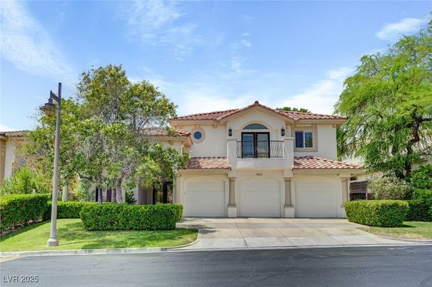 Attached, Exterior, Facade, Mediterranean