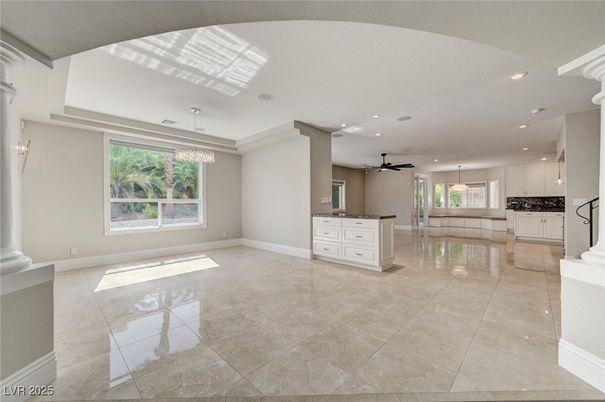 Empty room, Interior, Recessed Lighting