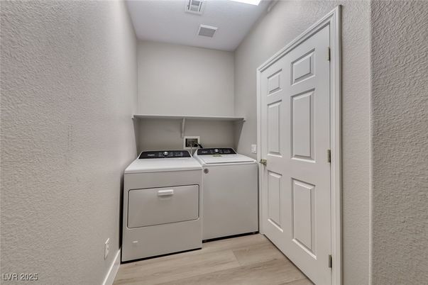 Interior, Utility Closets, Washer, Wood Texture Flooring