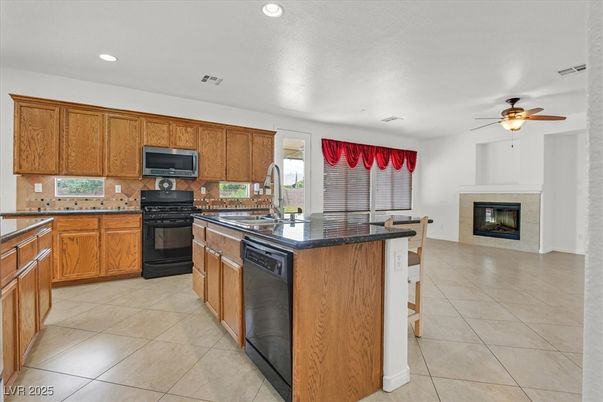 Fireplace, Interior, Kitchen, Recessed Lighting