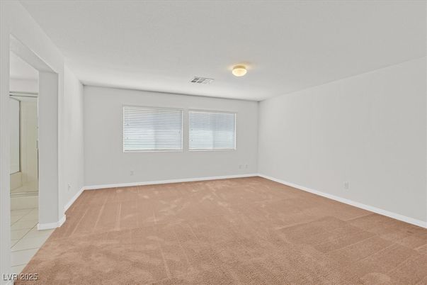 Empty room, Interior