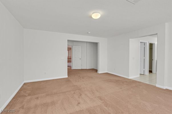 Empty room, Interior