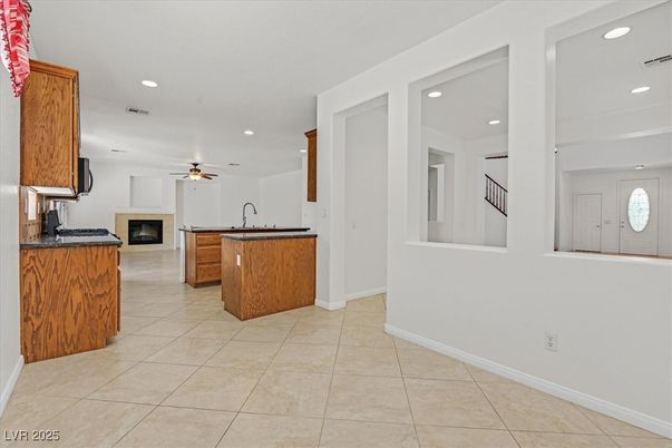 Fireplace, Interior, Kitchen, Recessed Lighting