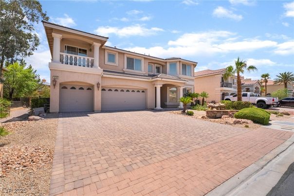 Attached, Exterior, Facade, Mediterranean