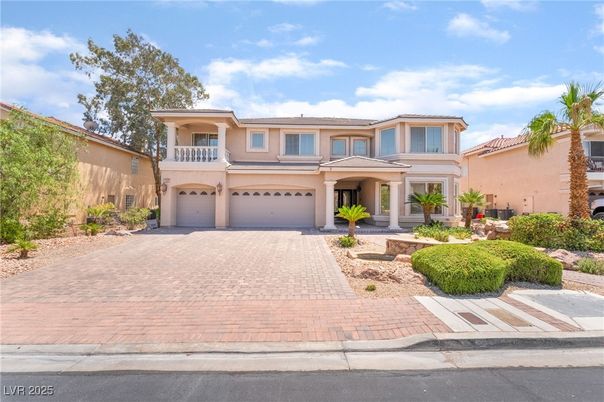 Attached, Exterior, Facade, Mediterranean