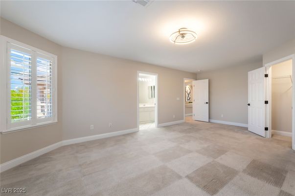 Empty room, Interior