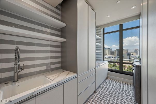Bathroom, Interior, Recessed Lighting, Water