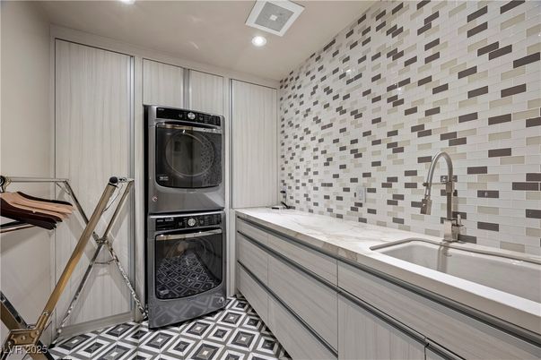 Bathroom, Interior, Recessed Lighting, Washer