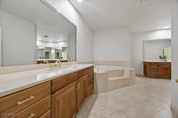 Bathroom, Dual Sink Vanities, Interior, Recessed Lighting