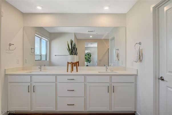 Bathroom, Dual Sink Vanities, Interior, Recessed Lighting
