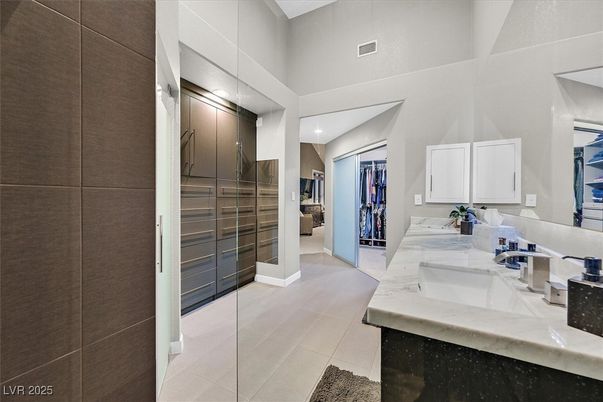 Bathroom, Dual Sink Vanities, Interior, Recessed Lighting