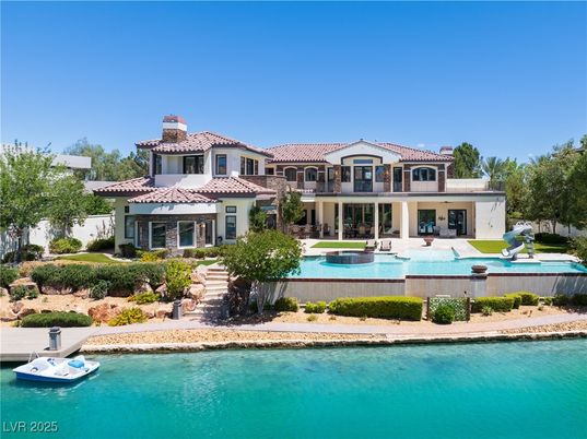 Exterior, Facade, Pool, Mediterranean