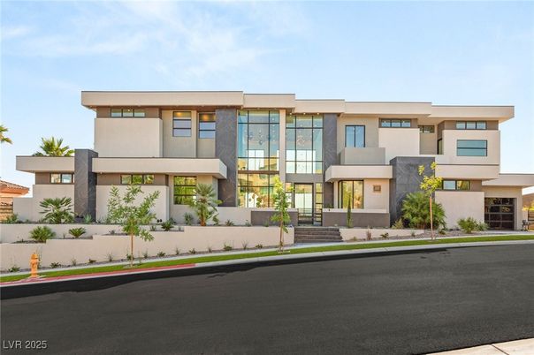 Exterior, Facade, Modern