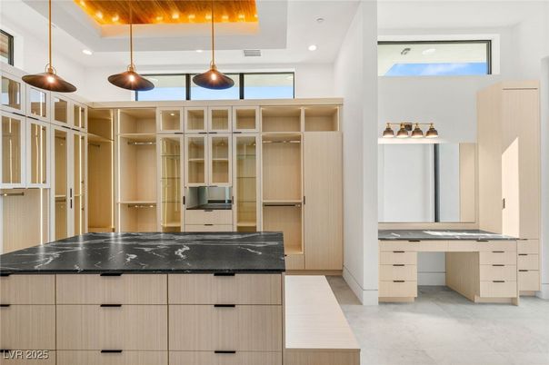 Interior, Pendant Lights, Recessed Lighting, Walk-in Closets