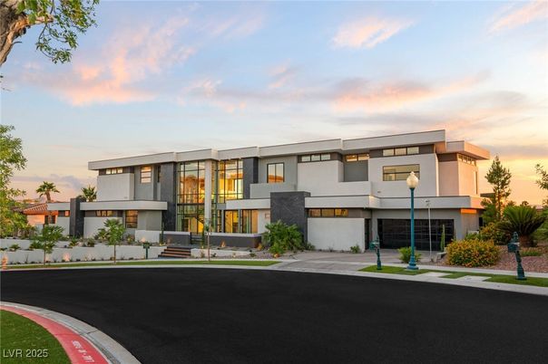Attached, Exterior, Facade, Modern