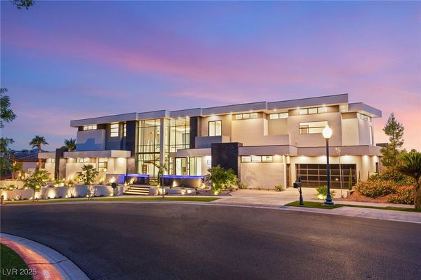 Attached, Exterior, Facade, Modern