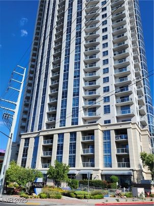 Exterior, Facade, Condo Building