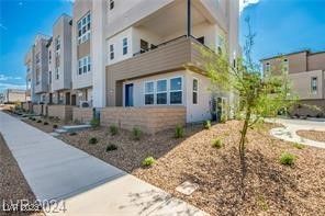 Backyard, Exterior, Facade, Modern