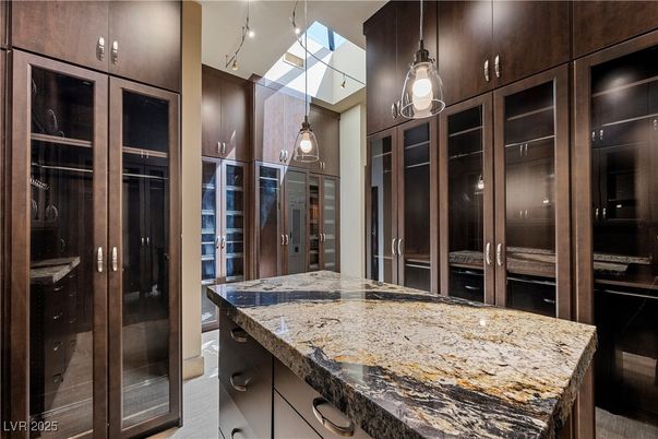 Interior, Pendant Lights, Walk-in Closets