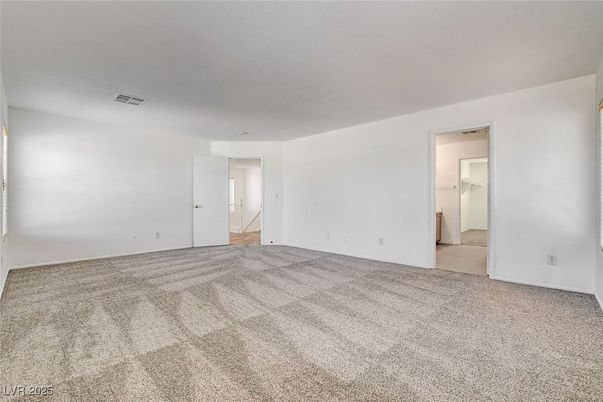 Empty room, Interior